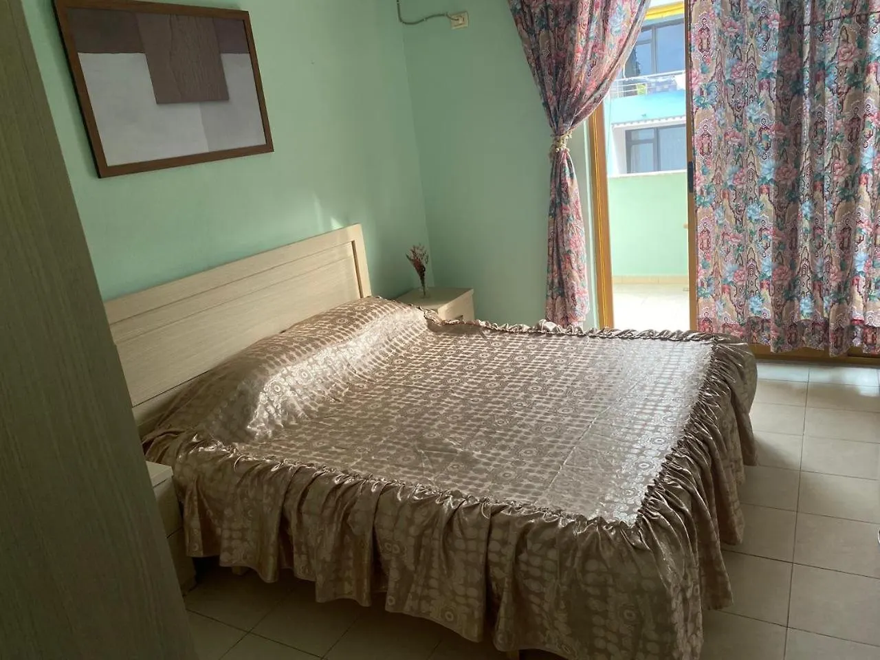 Rei Beachfront Apartment Durres